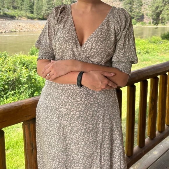 Lulus Times With You Sage Green Floral Print Puff Sleeve Midi Dress Size Medium - Picture 7 of 15